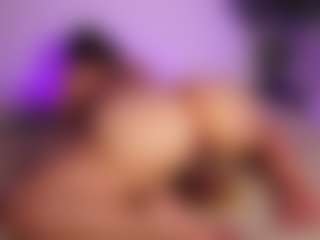 Laauura's Live Sex Cam Show