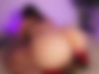 Laauura's Live Sex Cam Show