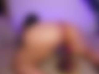 Live cam show with Laauura - Deepthroat on xfollow cams