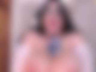 Live cam show with lunahunt - Short on TottyGirls