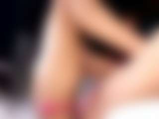 Live-Cam-Show mit Chanel M. - Brown Hair Petite auf Camsoda