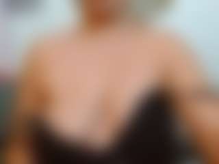 Live cam show with Alessia_Moon - Pornstar Ebony on SinfulBabes