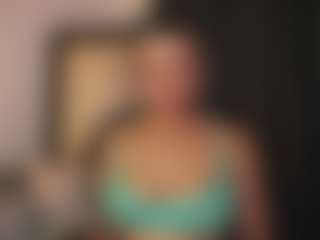 Live cam show with Alana - Spank Curvy on luckytryst.com