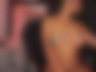 Live cam show with Alana - Anal Curvy on Livezox