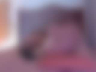 Live cam show with Alana - Ebony Shaved Pussy on AdultVida.com