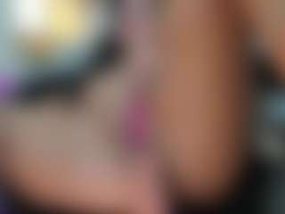 Live cam show with Hannah - Shaved Pussy Mature on Camsoda