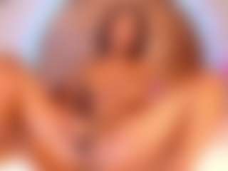 Live cam show with Molly - Shaved Pussy on Cam Slut