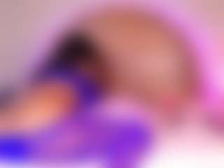 Live cam show with Molly - Average on Camsoda