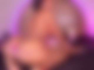 Live cam show with Molly - Average on Camsoda