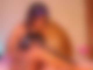 Live cam show with Molly - Average on Camsoda
