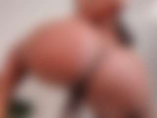 Live cam show with LAURA AMBER - Big Ass on CamwithHer
