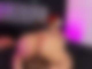 ATINXNAUGTHY MILF webcam performer live streaming