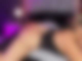 Live cam show with ATINXNAUGTHY - Strip MILF on StripNow