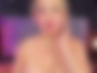 Live cam show with ATINXNAUGTHY - Curvy MILF on AdultVida.com