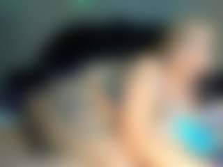 Live cam show with RenaSoBlasian - Stripper on AdultVida.com