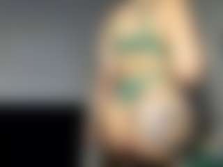 Live cam show with RenaSoBlasian - Striptease on Chatstar