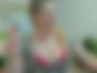 Live cam show with joyfuluntamed - Brown Hair MILF on realtime-chat