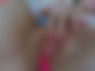 Live cam show with Cleopatra3101 - Petite on SmokeAndPoke