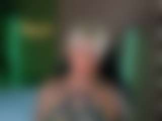 Live cam show with amyhouse - Spank MILF on SxyPornLive