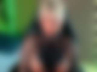 Live cam show with amyhouse - Spank Mature on CamClone