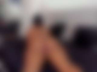 Live cam show with Claire Miller - Curvy MILF on Streamer API