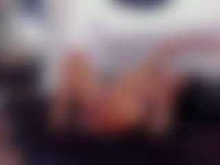 Live cam show with Claire Miller - Gamer MILF on CSO-WL