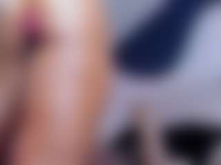 Live cam show with Claire Miller - Tease MILF on CamClone