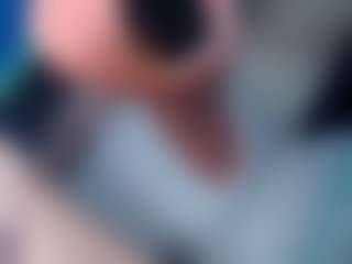 emielyn82 MILF webcam performer live streaming