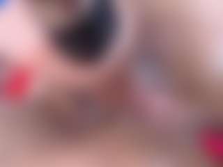 emielyn82 MILF webcam performer live streaming