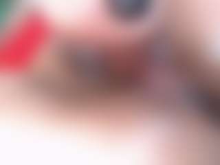 emielyn82 MILF webcam performer live streaming