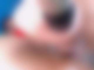 emielyn82 MILF webcam performer live streaming