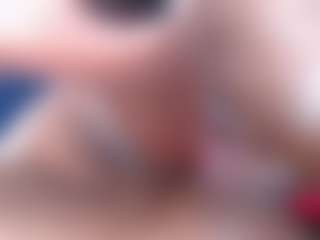 Live cam show with emielyn82 - Fuck on Camsoda