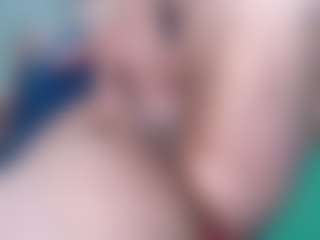 Live cam show with emielyn82 - Fuck on Camsoda