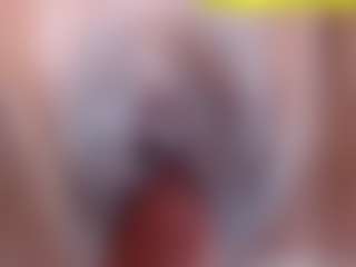 Performer in webcam MILF emielyn82 in streaming live