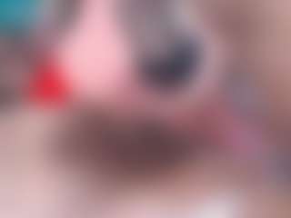 emielyn82 MILF webcam performer live streaming