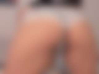 Live cam show with Annie - Eating Pussy on SpunkLive
