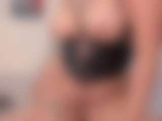 Live cam show with Annie - Anal Toys on justonemore.cc