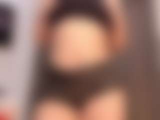 Live cam show with Annie - Skinny on AdultVida.com
