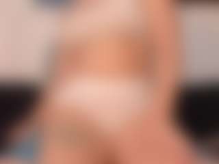 Live cam show with Annie - White on Hubzter Live | colombia