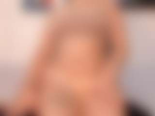 Live cam show with Annie - Strip on Camsoda