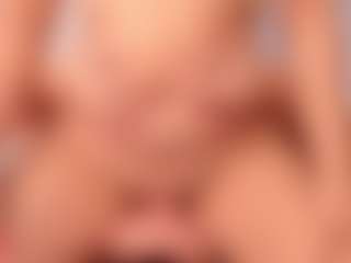 Live cam show with Annie - Eating Pussy on madthumbs