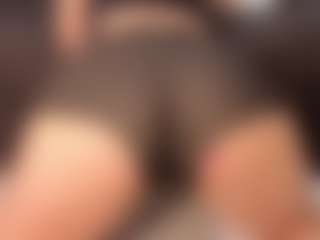 Live cam show with Annie - Eating Pussy on AdultVida.com