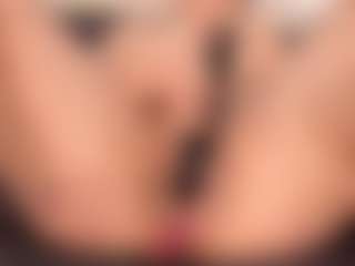 Live cam show with Annie - Shaved Pussy on infinitiblacc.com