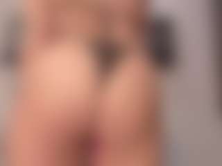 Live cam show with Annie - Eating Pussy on Camsoda