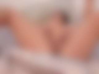 Live cam show with Annie - Eating Pussy on TeamSkeetLive