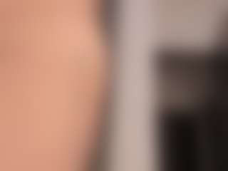 Live cam show with Annie - Shaved Pussy on madthumbs