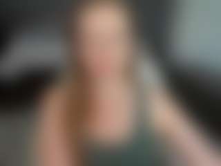 Live cam show with Liza - Brown Hair Petite on xplaylive.com