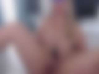 Live cam show with ErikaMonero - Fingers on Soda Cam