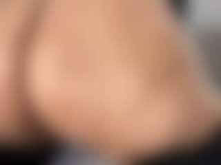 Live cam show with Big Hanna - Spank on Camsoda