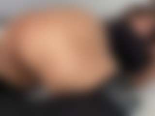 Live cam show with Big Hanna - Brown Eyes on Milf Play